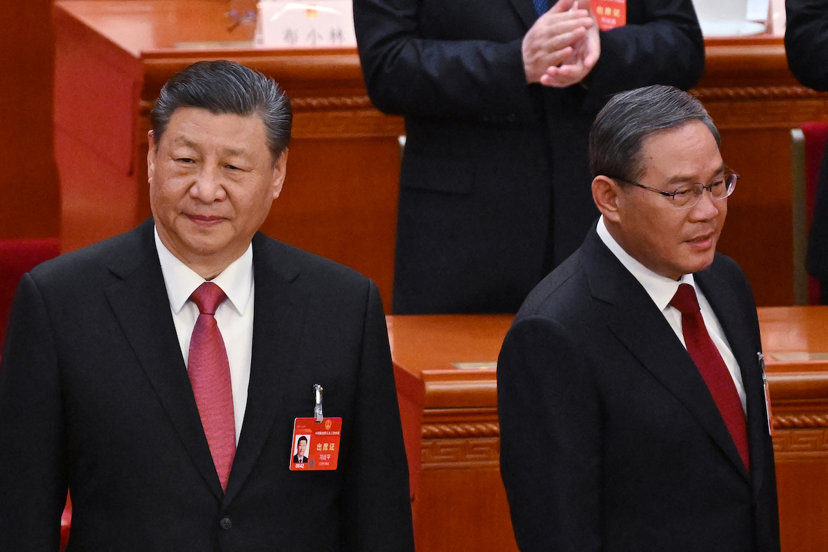 China's President Xi Jinping (L) and China's Premier Li Qiang 