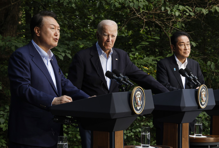 Biden meets with PMs of Japan and South Korea