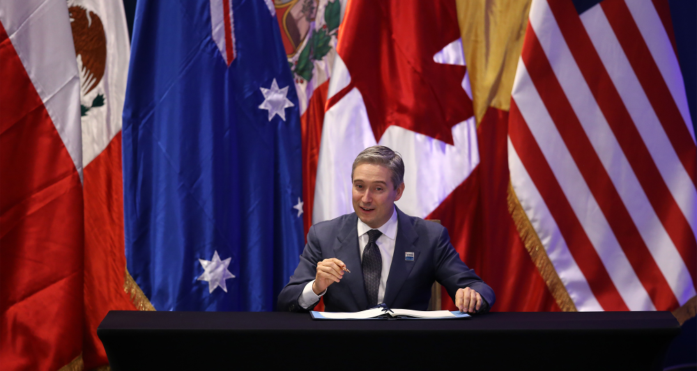 François-Philippe Champagne signs CPTPP in 2018
