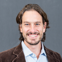 Headshot of jeffrey Reeves