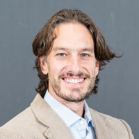 Headshot of Jeffrey Reeves