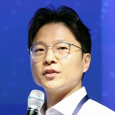 Joo-Young Kim
